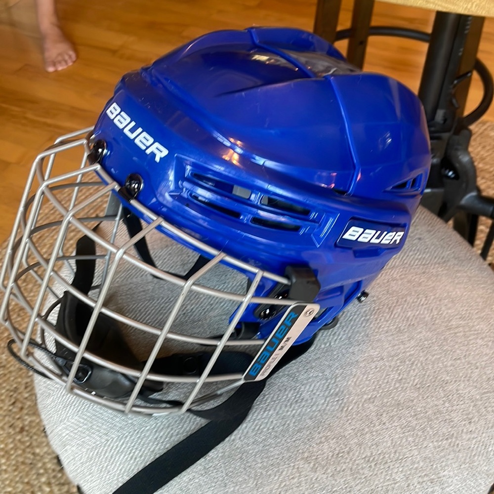 {Bauer} hockey helmet M